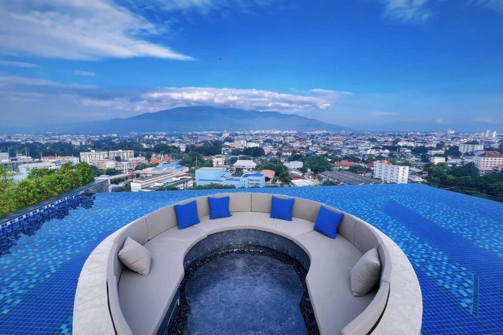 Modern Style Room With Sky Pool 古城边天际泳池公寓 Chiang Mai Bagian luar foto