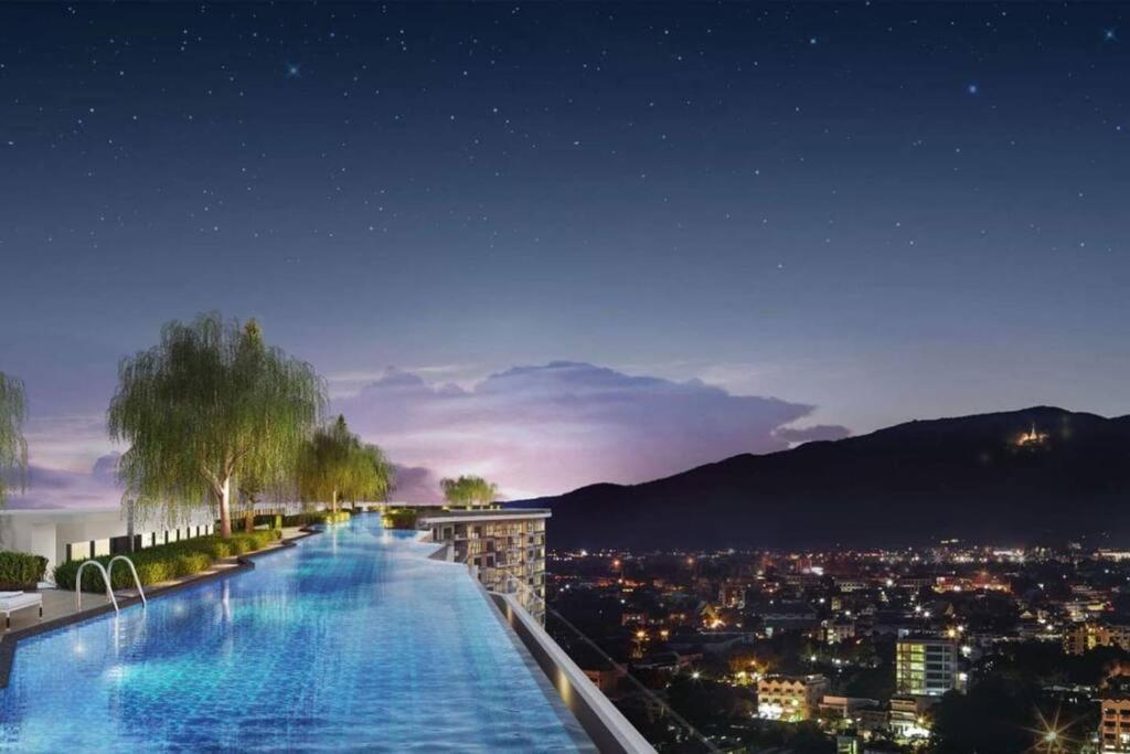 Modern Style Room With Sky Pool 古城边天际泳池公寓 Chiang Mai Bagian luar foto