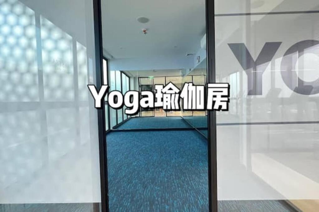 Modern Style Room With Sky Pool 古城边天际泳池公寓 Chiang Mai Bagian luar foto