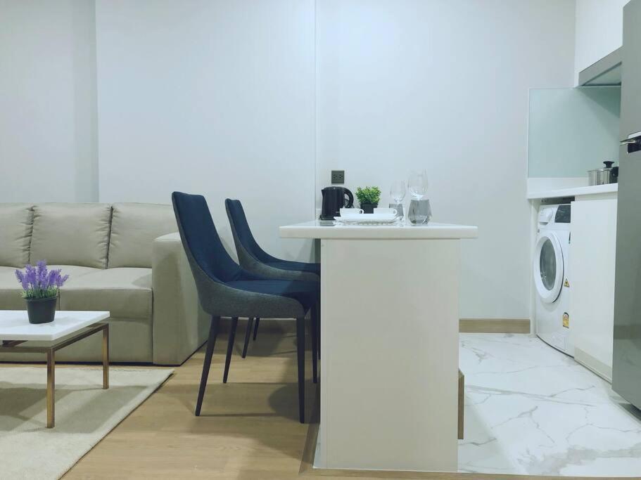 Modern Style Room With Sky Pool 古城边天际泳池公寓 Chiang Mai Bagian luar foto