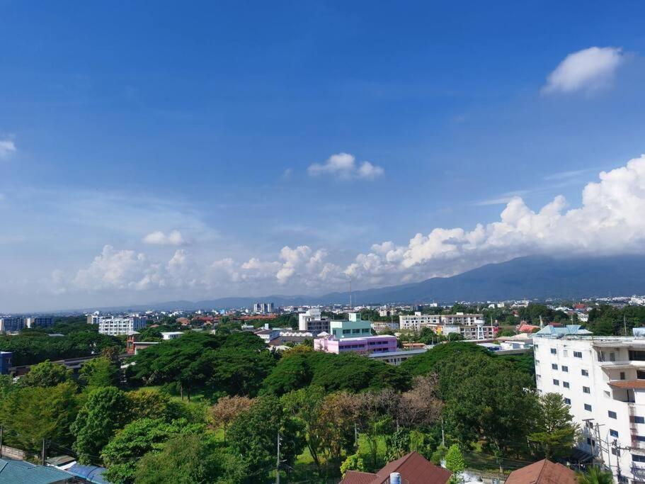 Modern Style Room With Sky Pool 古城边天际泳池公寓 Chiang Mai Bagian luar foto