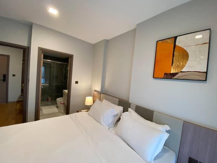 Modern Style Room With Sky Pool 古城边天际泳池公寓 Chiang Mai Bagian luar foto